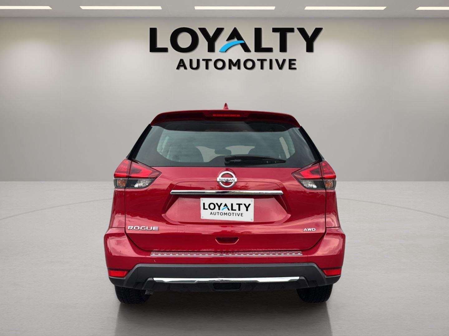 Used 2017 Palatial Ruby Nissan S image 4