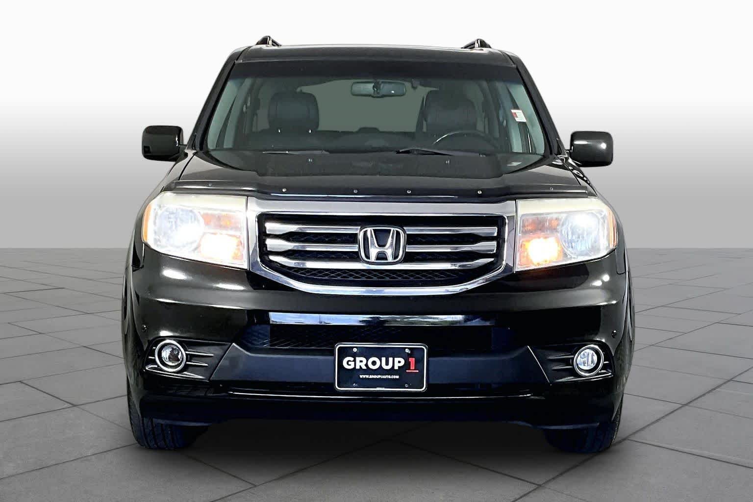Used 2015 Crystal Black Pearl Honda Touring image 4