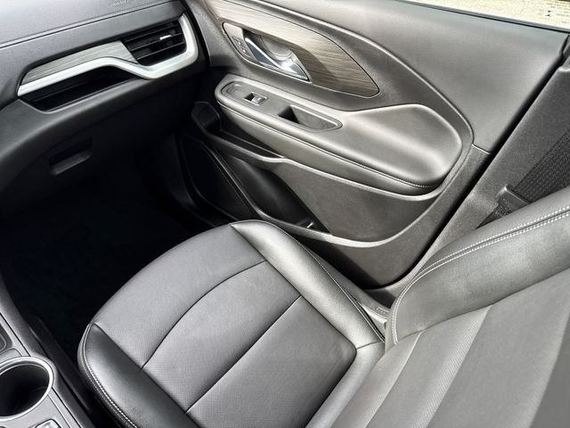 Used 2024 Silver GMC SLT image 16