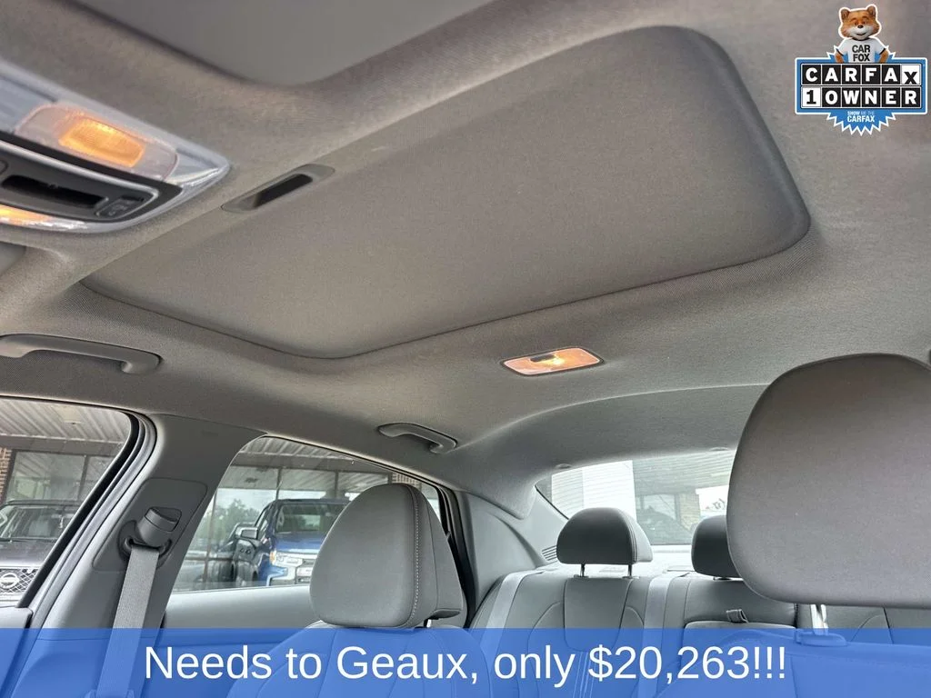Used 2025 Silver Hyundai SEL Convenience image 36