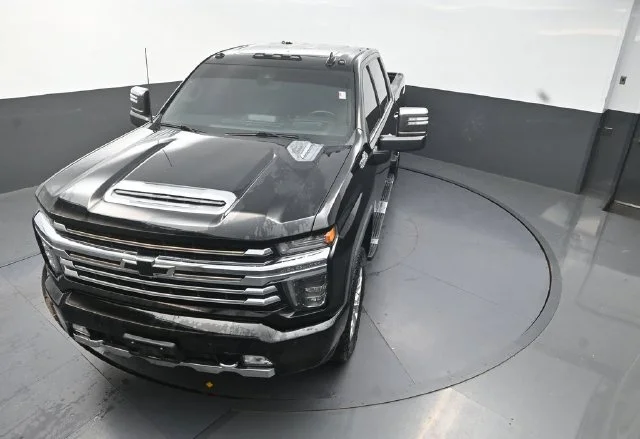 Used 2020 Black Chevrolet High Country image 25