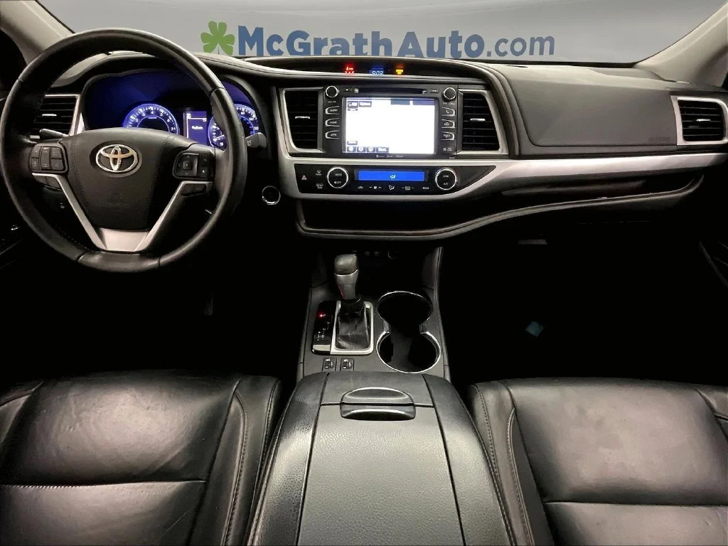 Certified Used 2018 White Toyota XLE image 20