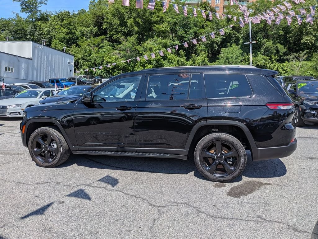 Used 2023 Black Jeep Limited image 12