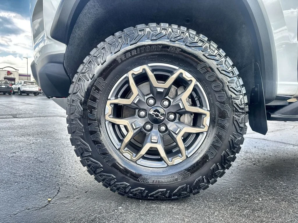 Used 2024 White Chevrolet ZR2 image 10