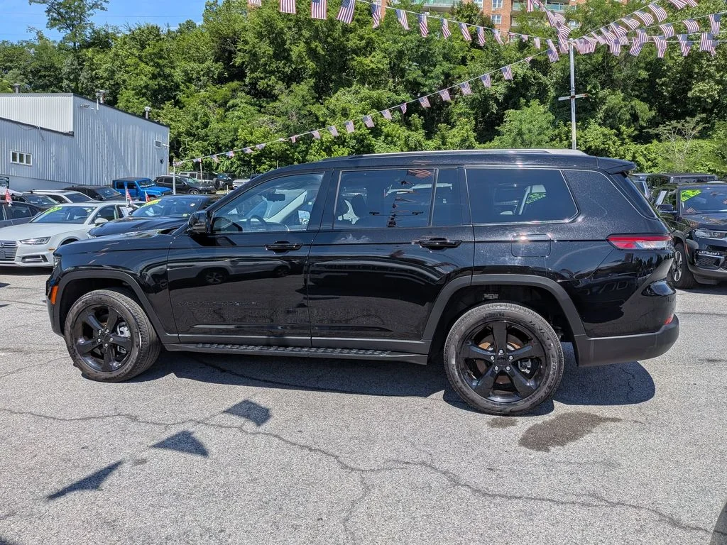 Used 2023 Black Jeep Limited image 12