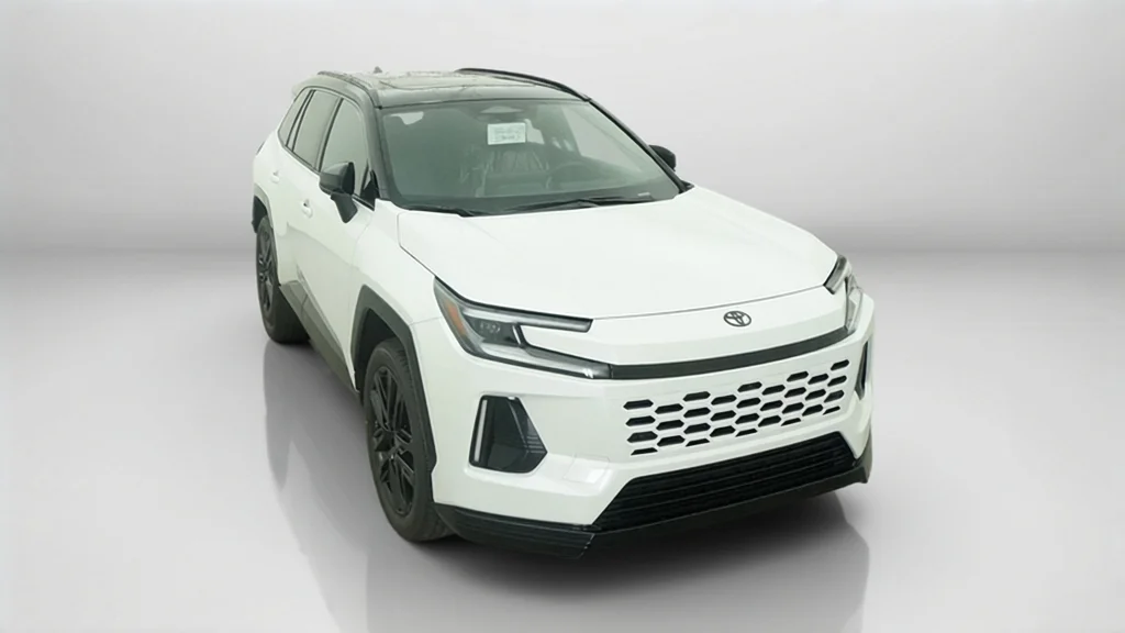 New 2026 Wind Chill Pearl with Midnight Black Metallic roof Toyota XSE image 4