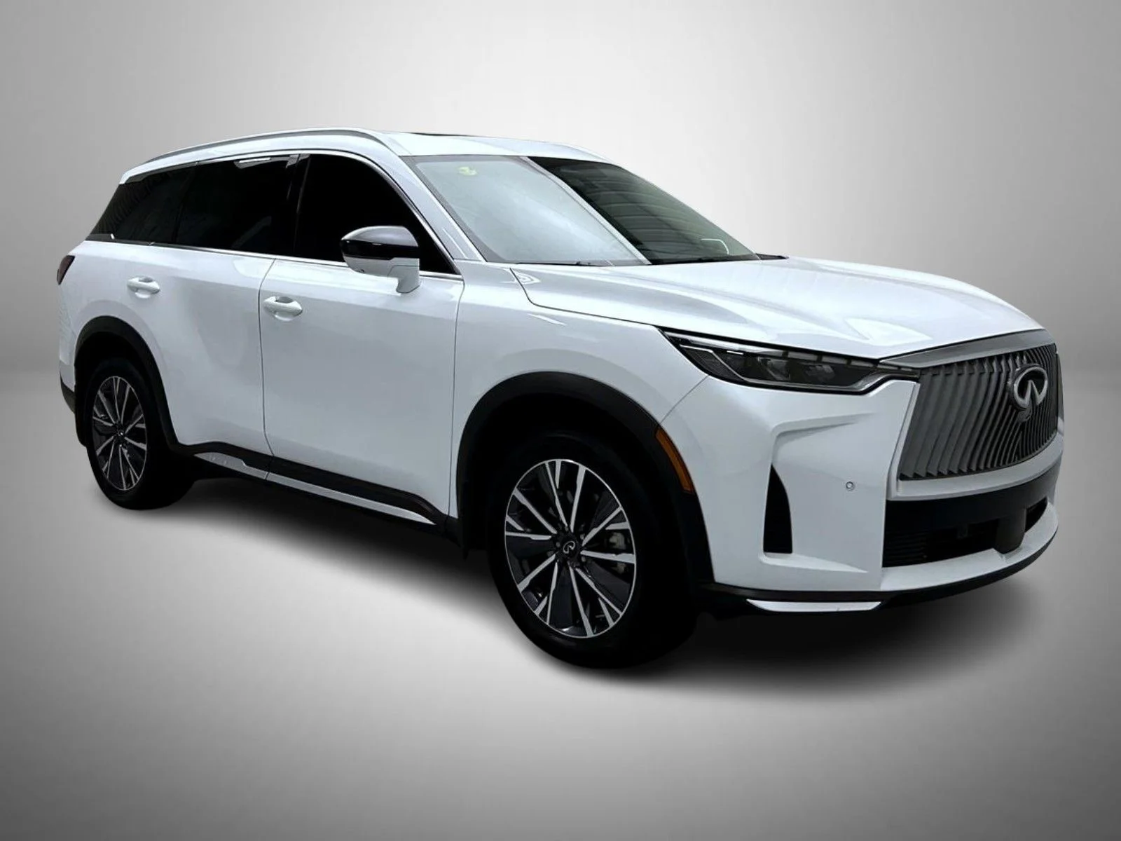 Used 2026 White INFINITI LUXE image 3