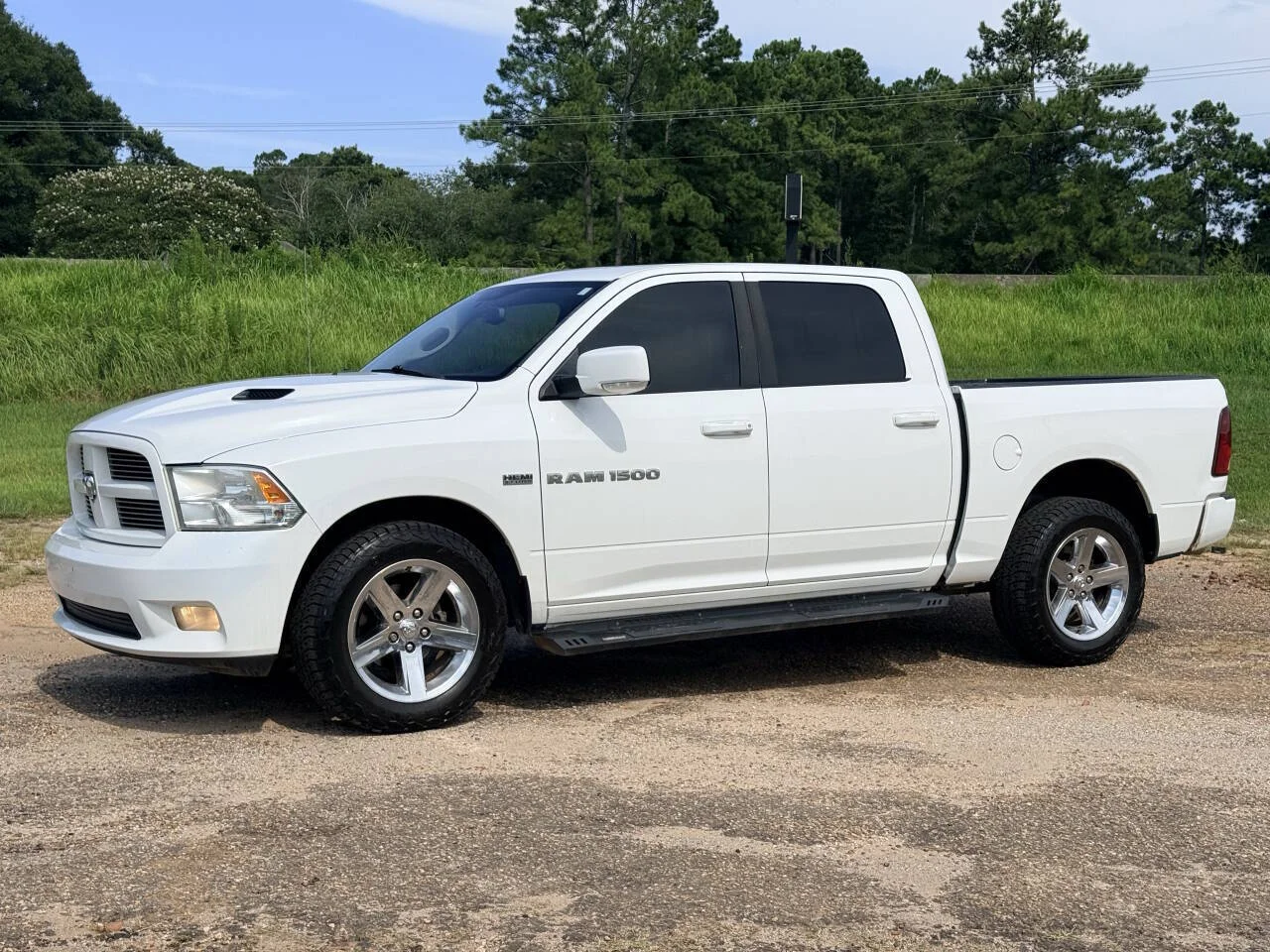 Used 2012 White RAM Sport 4x4 4dr Crew Cab 5.5 ft. SB Pickup image 1