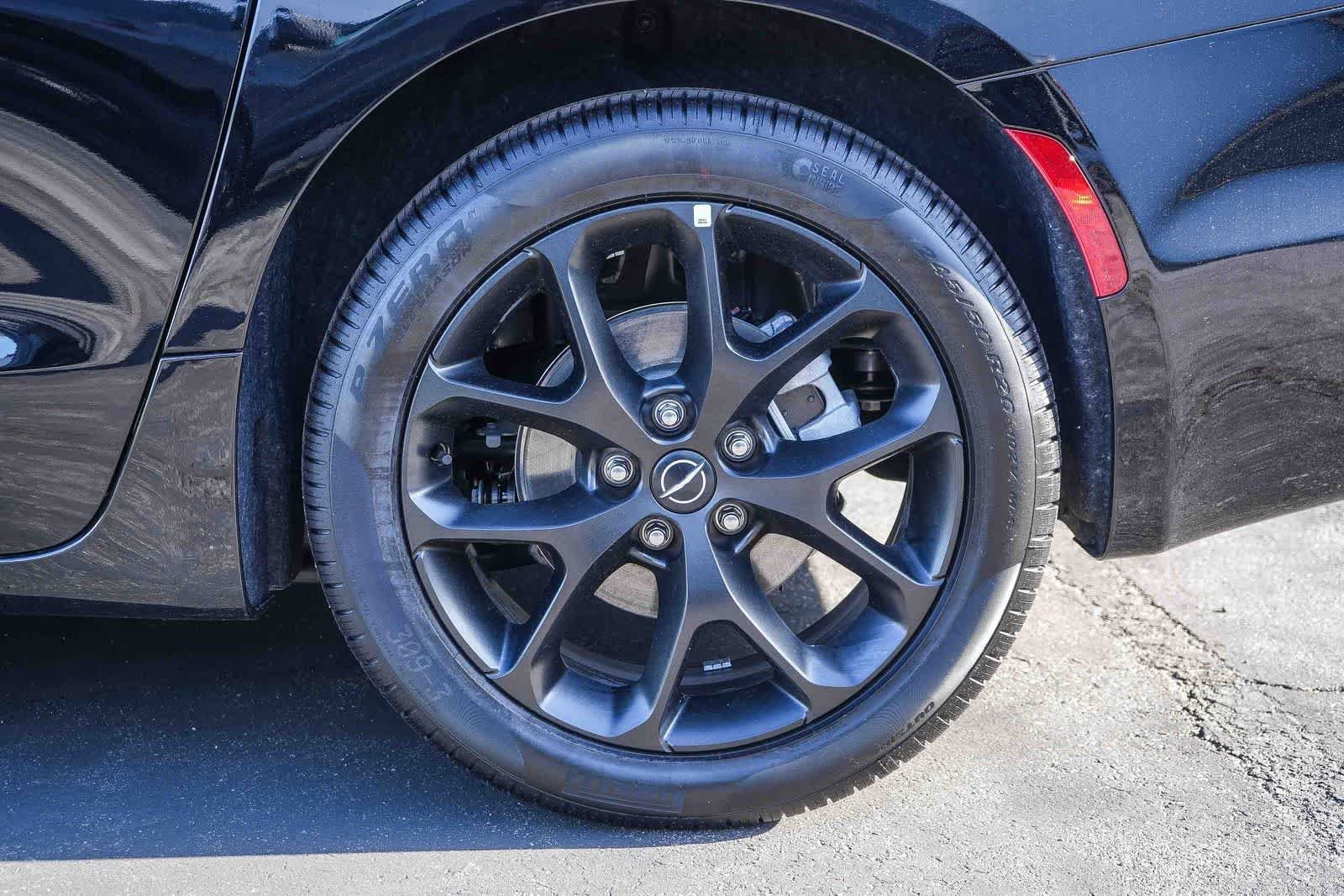 New 2026 Diamond Black Crystal Pearl-Coat Exterior Paint Chrysler Select image 10