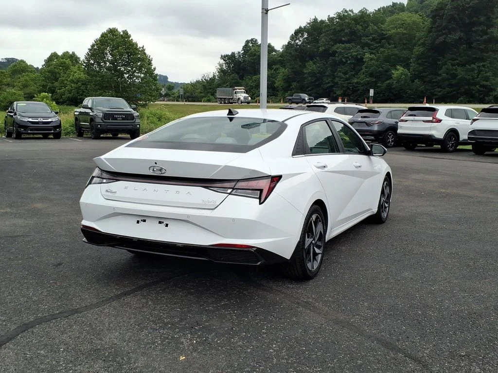 Used 2022 White Hyundai Limited image 6