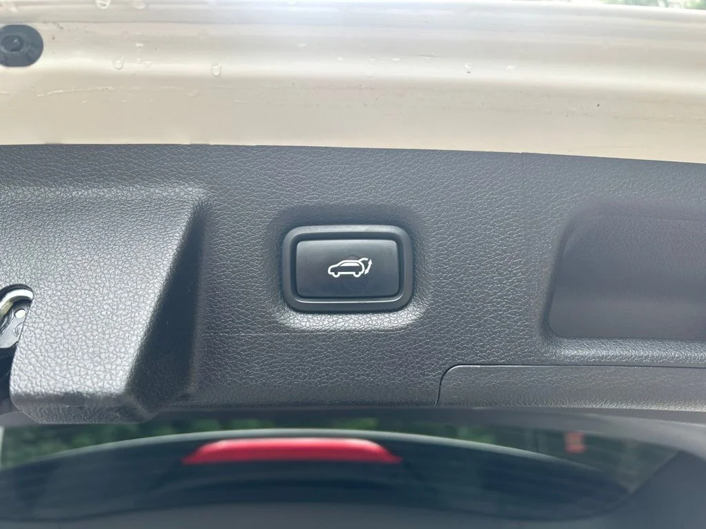 Used 2022 Gray Hyundai SEL image 32