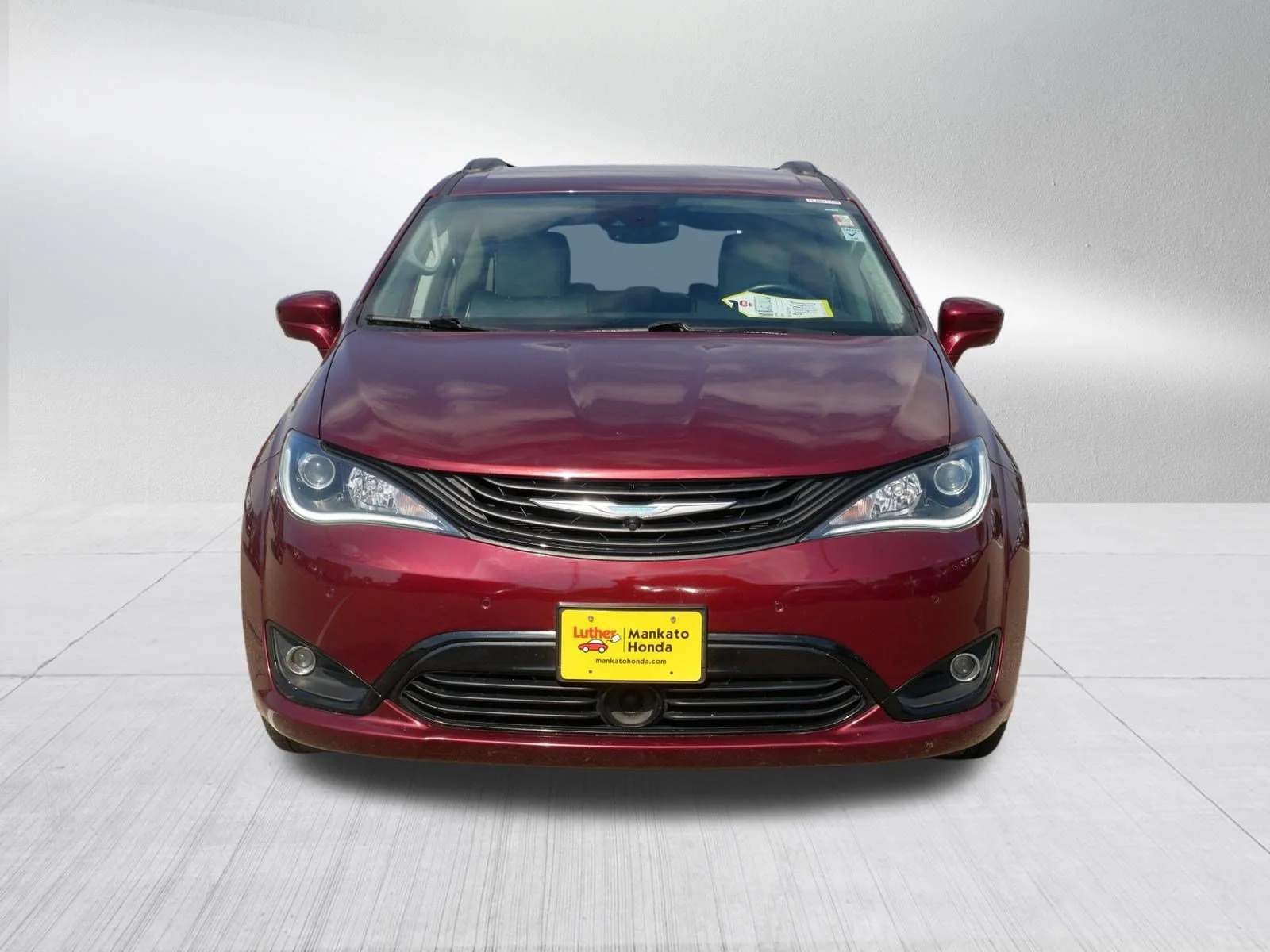 Used 2018 Chrysler Pacifica Hybrid Limited with VIN 2C4RC1N7XJR318287 for sale in Mankato, Minnesota