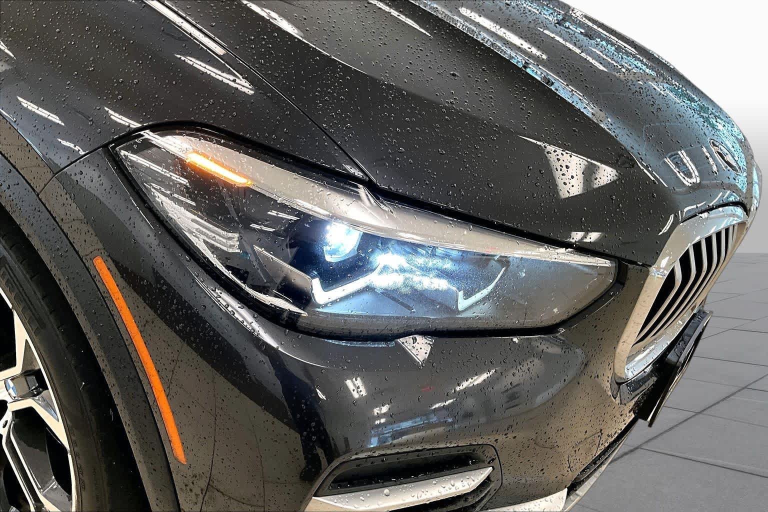 Used 2022 Dark Graphite Metallic BMW sDrive40i image 25