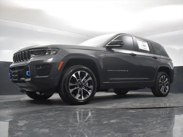 New 2024 Baltic Gray Metallic Clear-Coat Exterior Paint Jeep Overland image 39