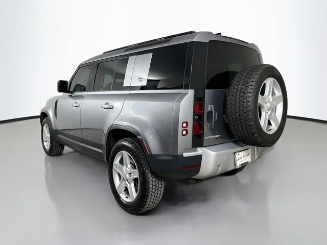 Used 2021 Eiger Grey Metallic Land Rover SE image 7