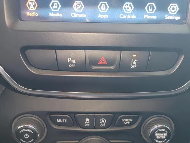 Certified Used 2021 Black Jeep Latitude Lux image 23