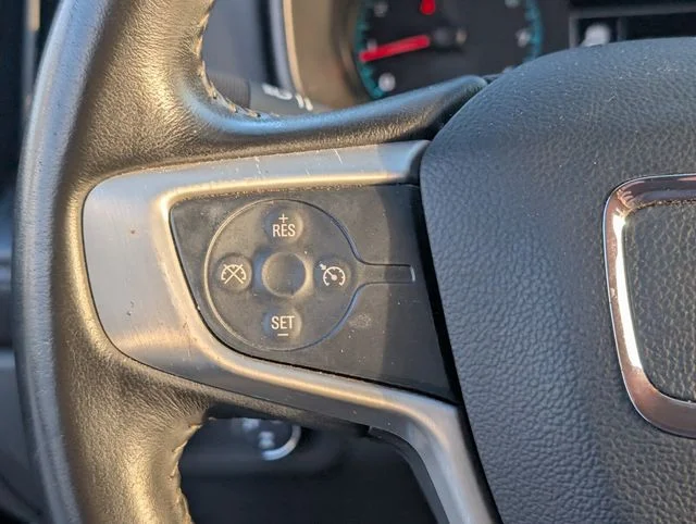Used 2022 White GMC Elevation image 25