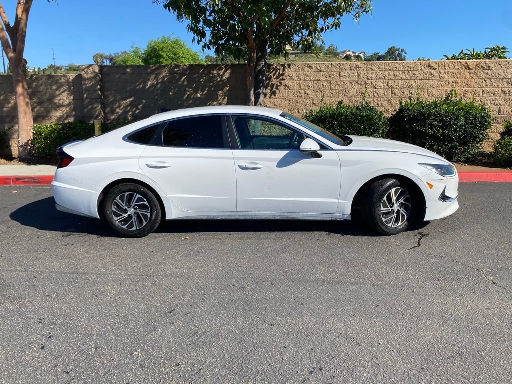 Used 2023 White Hyundai Blue image 6