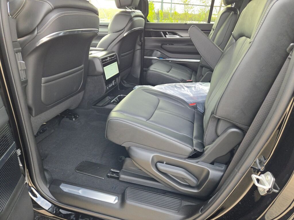 New 2026 High Gloss Black Exterior Paint Jeep Summit Obsidian image 19
