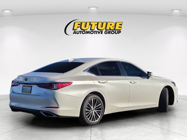 Used 2025 White Lexus 350 image 4