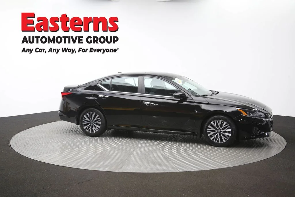 Used 2023 Black Nissan 2.5 SV image 47