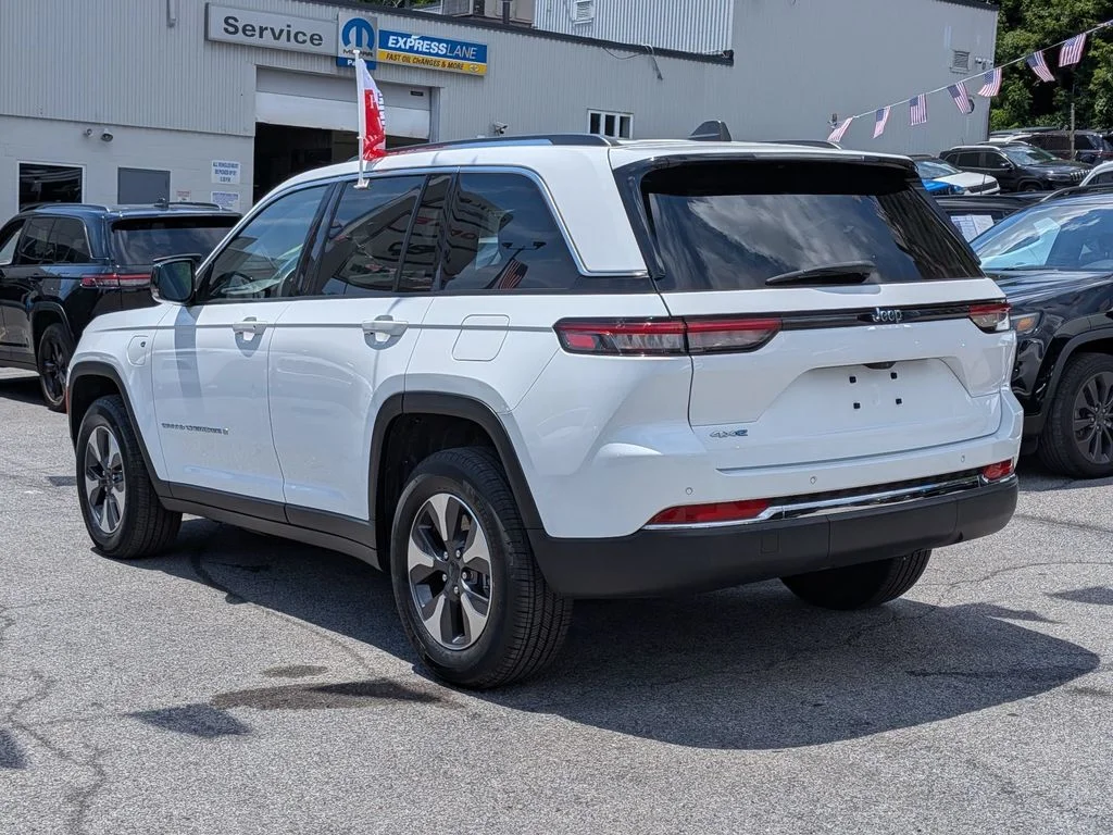 Used 2023 White Jeep 4xe image 10