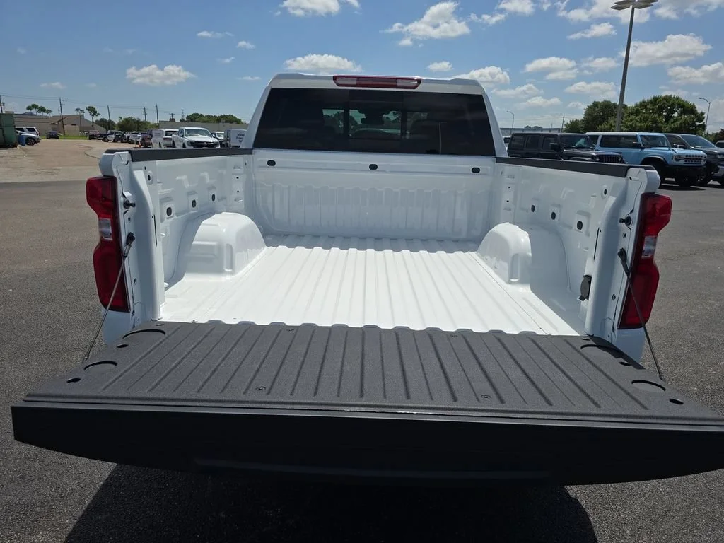 New 2026 Summit White Chevrolet RST image 31
