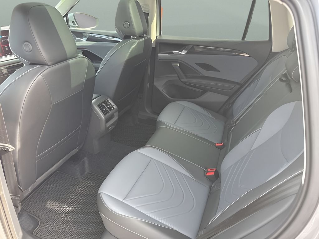 Used 2025 Silver Volkswagen 2.0T SE image 20