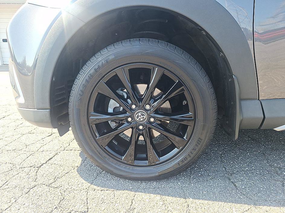 Used 2018 Magnetic Gray Metallic Toyota Adventure image 8
