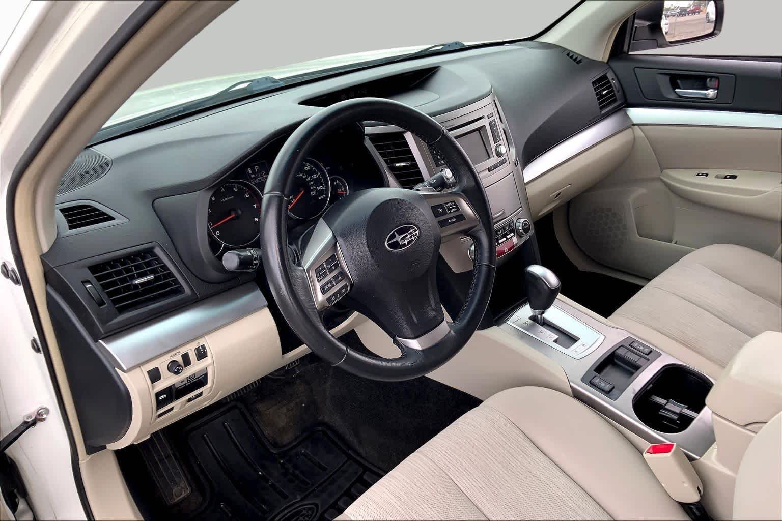 Used 2014 Satin White Pearl Subaru 2.5i Premium image 17