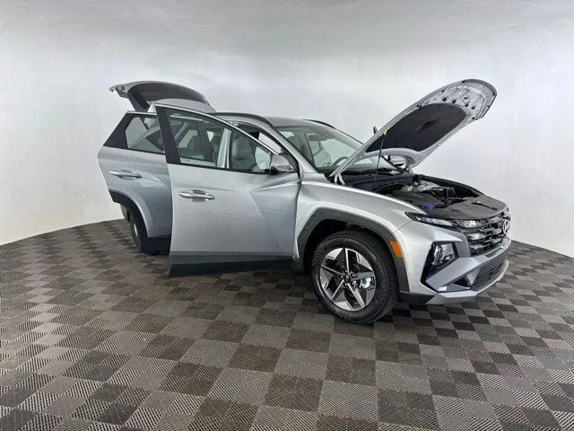 Used 2025 Silver Hyundai SEL Convenience image 16