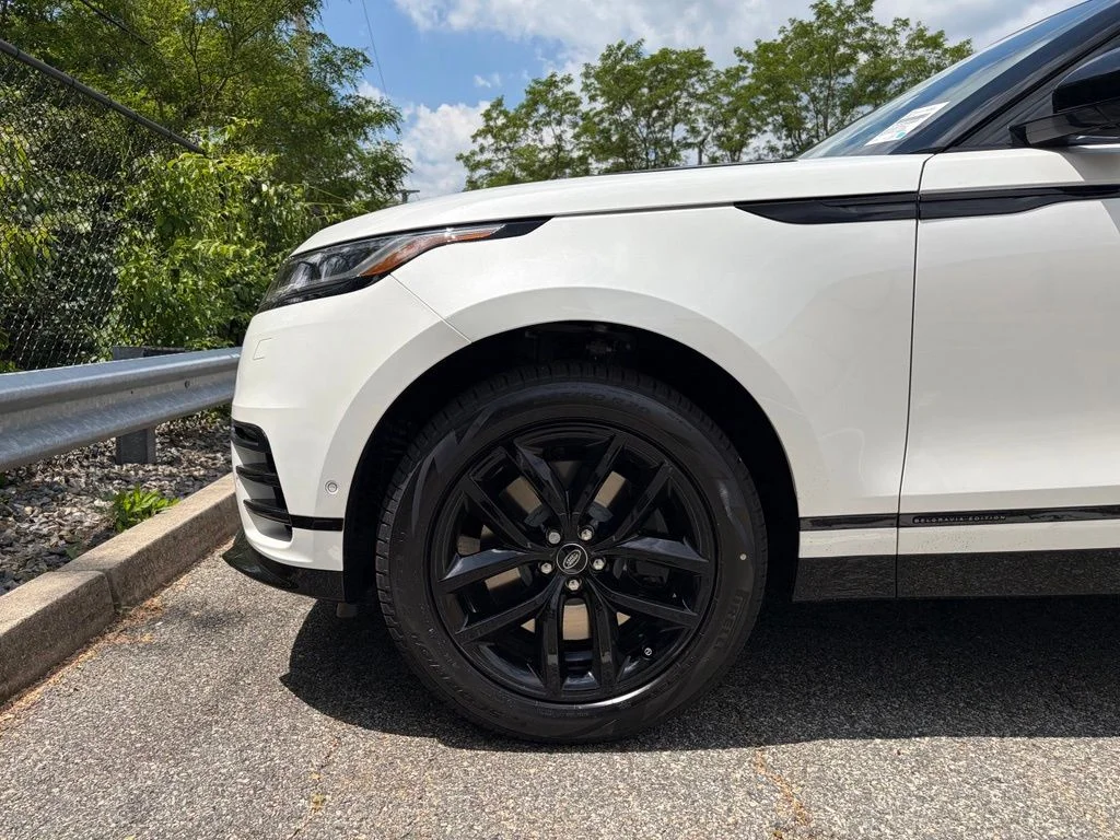 New 2026 White Land Rover  image 9