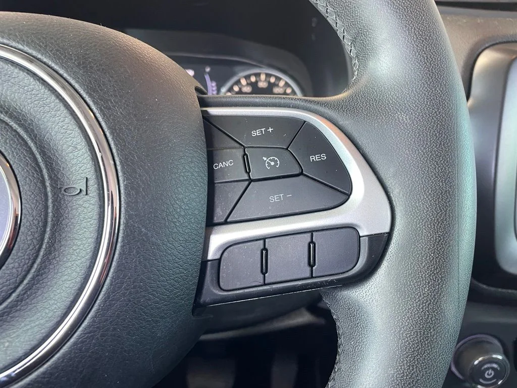 Used 2018 Gray Jeep Latitude image 14