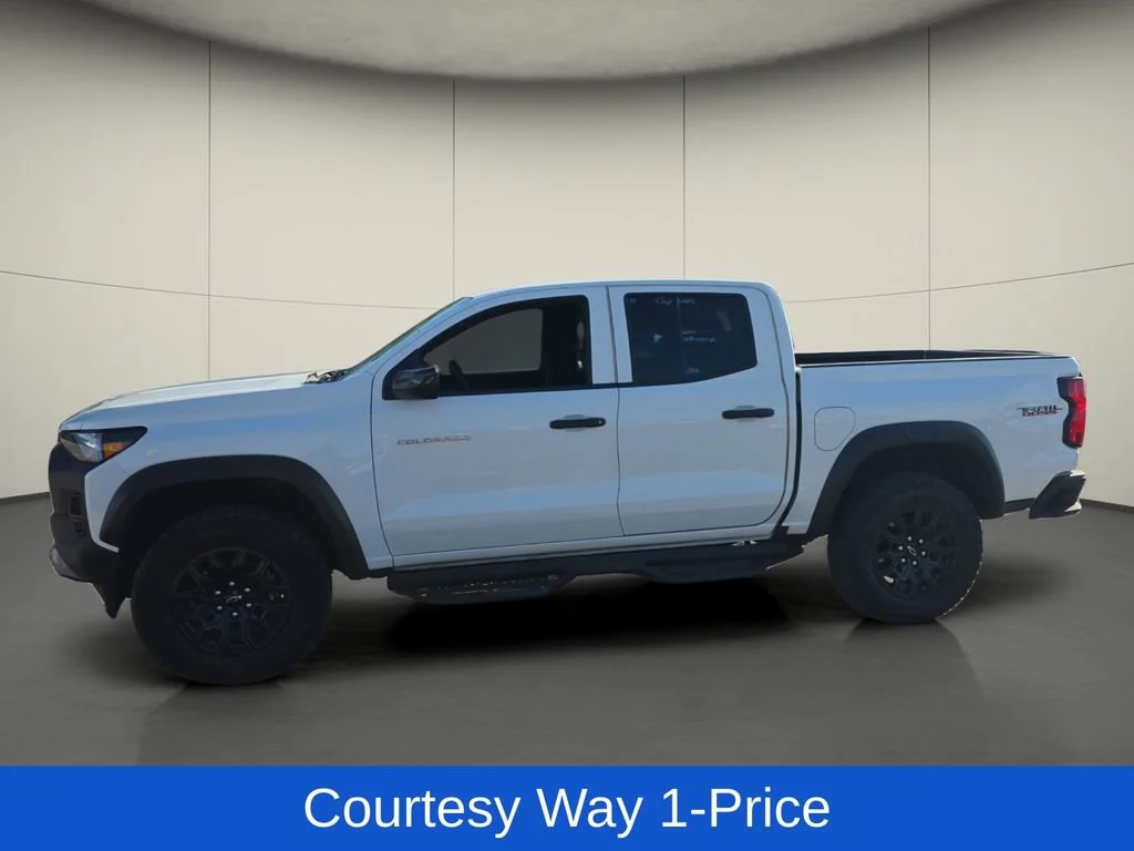 Used 2025 Summit White Chevrolet Trail Boss image 5