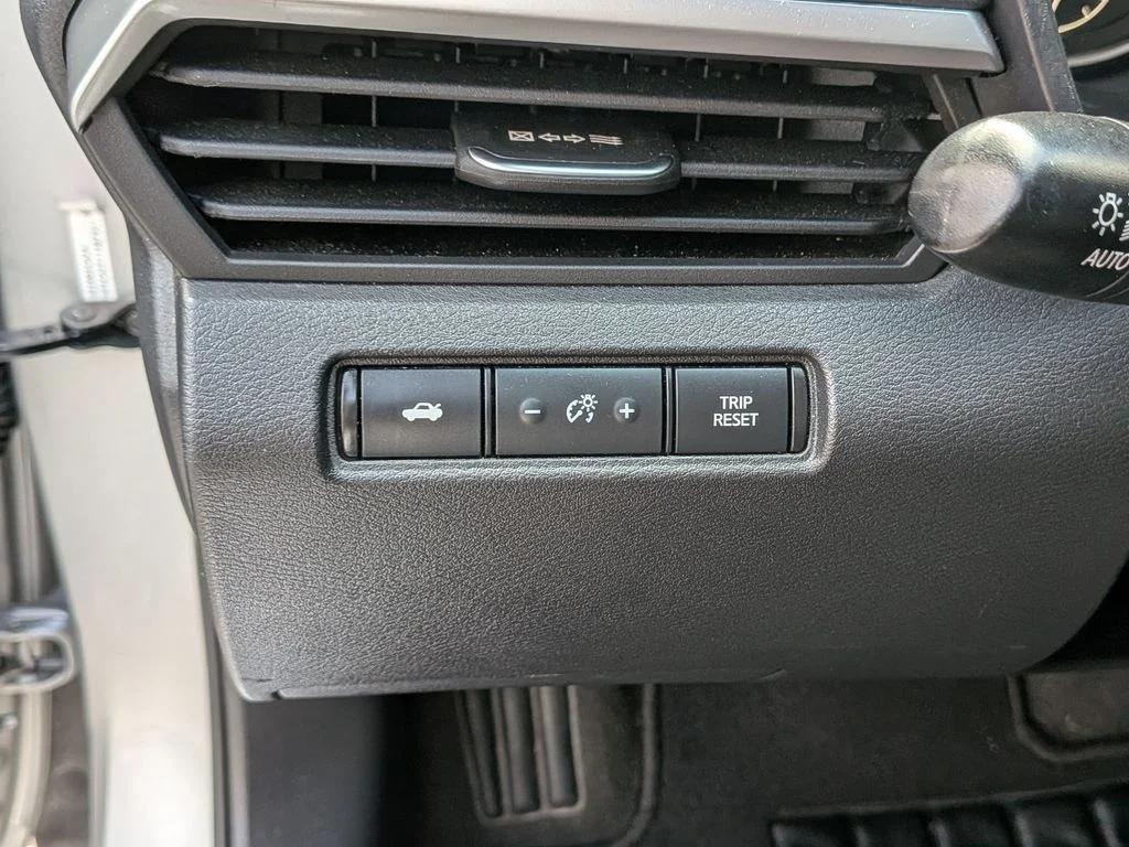 Used 2022 Silver Nissan 2.5 SV image 28