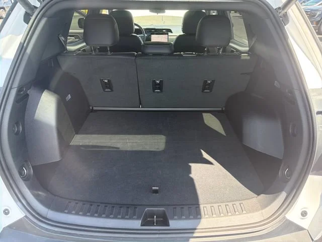 Used 2026 Summit White GMC Elevation image 28