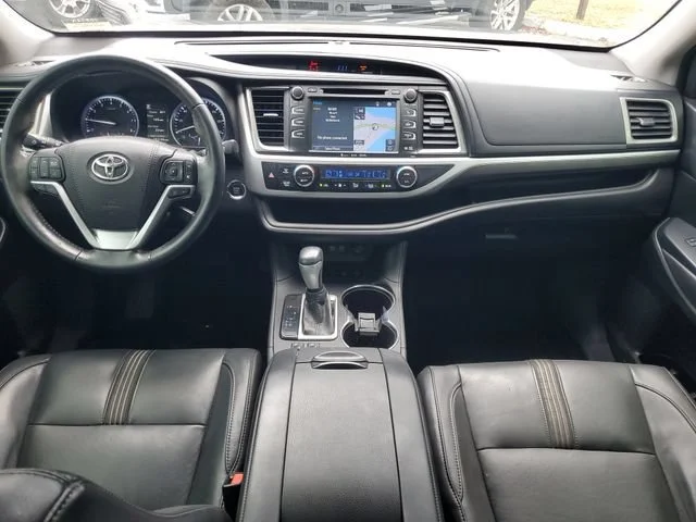 Used 2017 Predawn Gray Mi Toyota XLE image 29