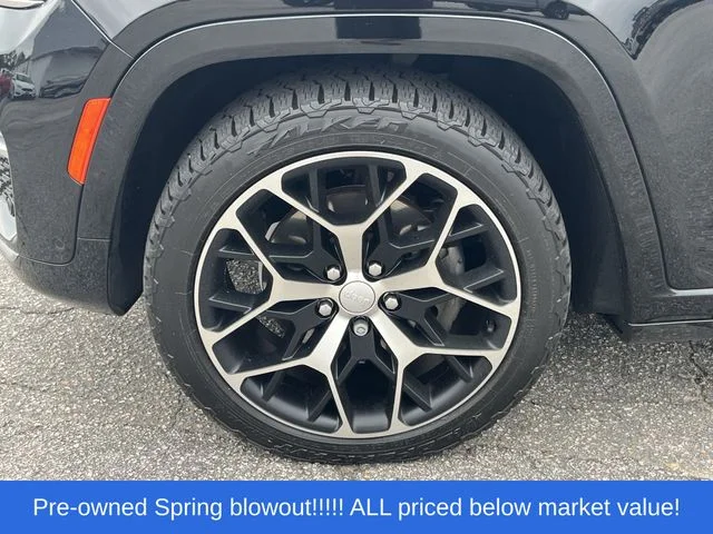 Used 2022 Black Jeep Summit Reserve image 12