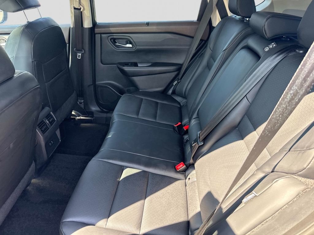 Used 2023 Gray Nissan SV image 15