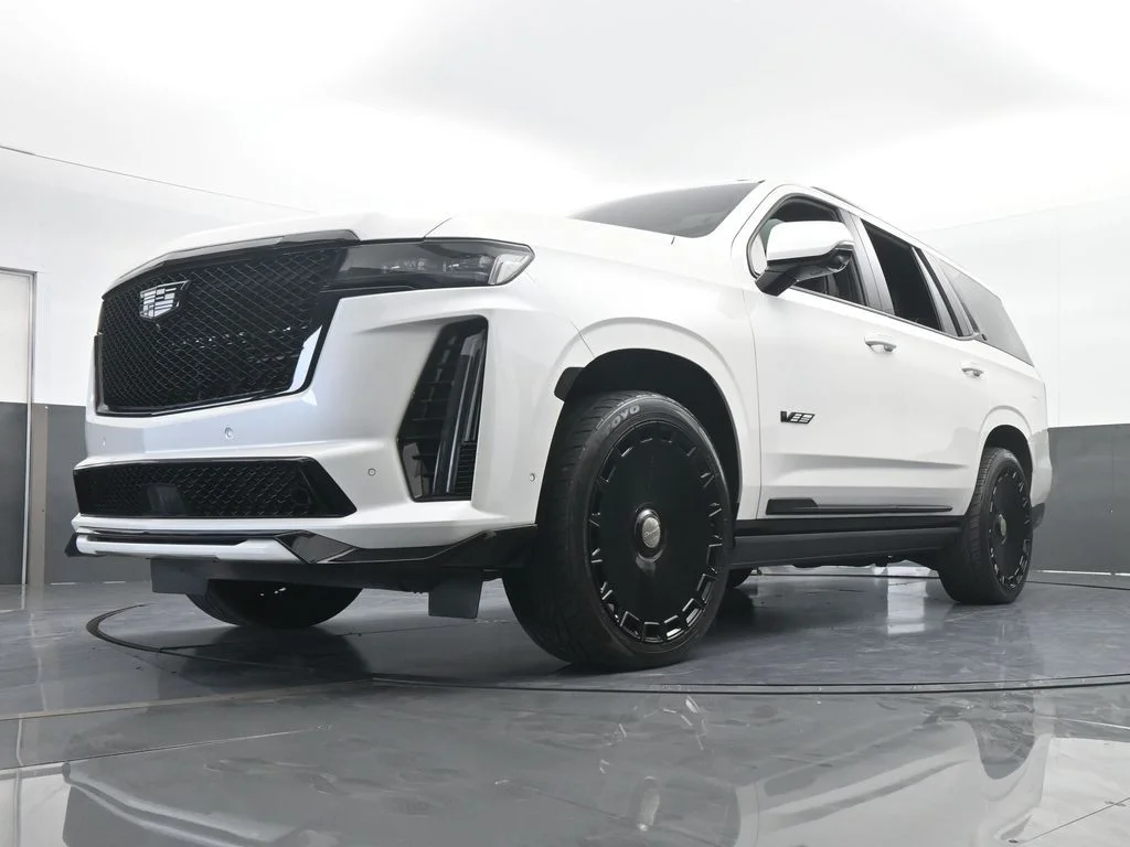 Used 2023 Crystal White Tricoat Cadillac V-Series image 85