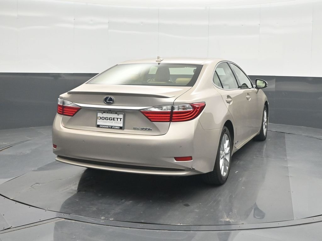 Used 2014 Beige Lexus 300h image 24