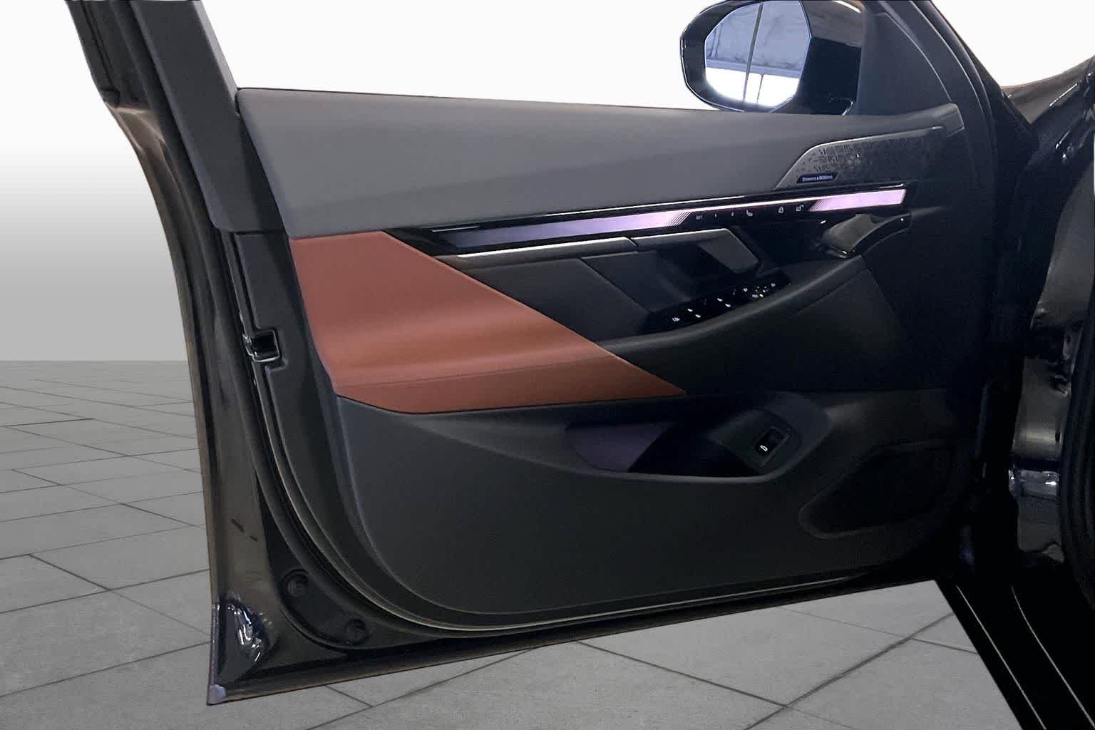 New 2026 Carbon Black Metallic BMW 530i image 10
