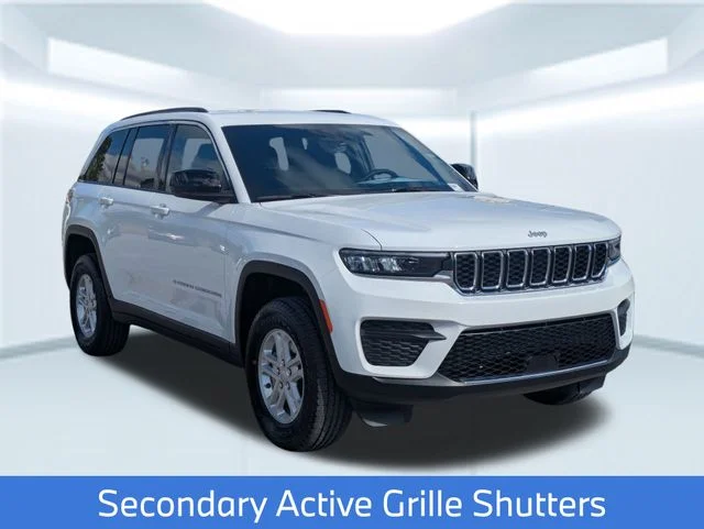 New 2025 White Jeep Laredo image 9