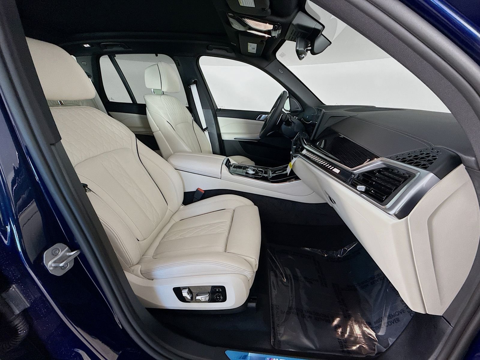2026 BMW X5 M60i - Photo 30
