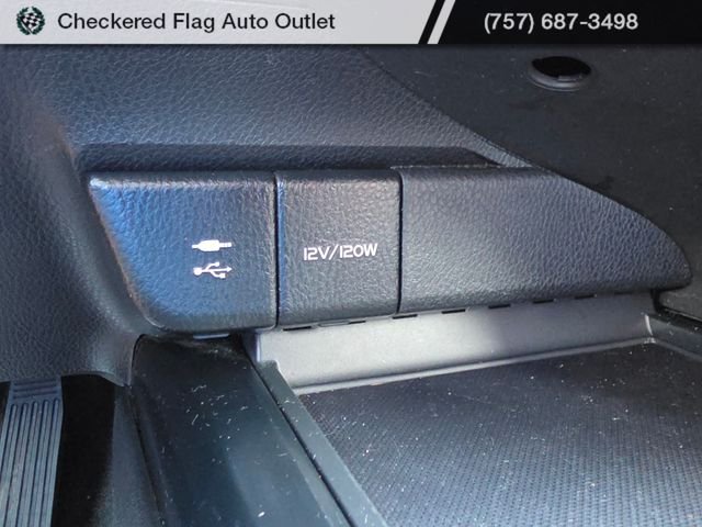 Used 2018 Super White Toyota SE image 17