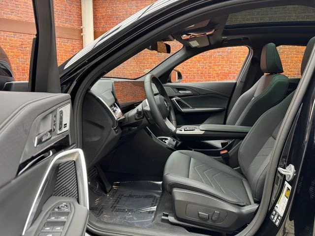 Used 2026 Black BMW xDrive28i image 22