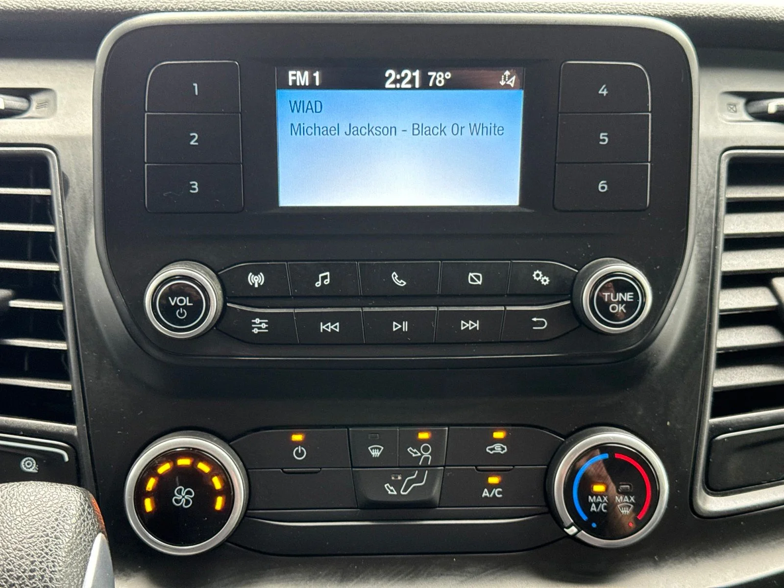 Used 2022 Oxford White Ford Base image 5