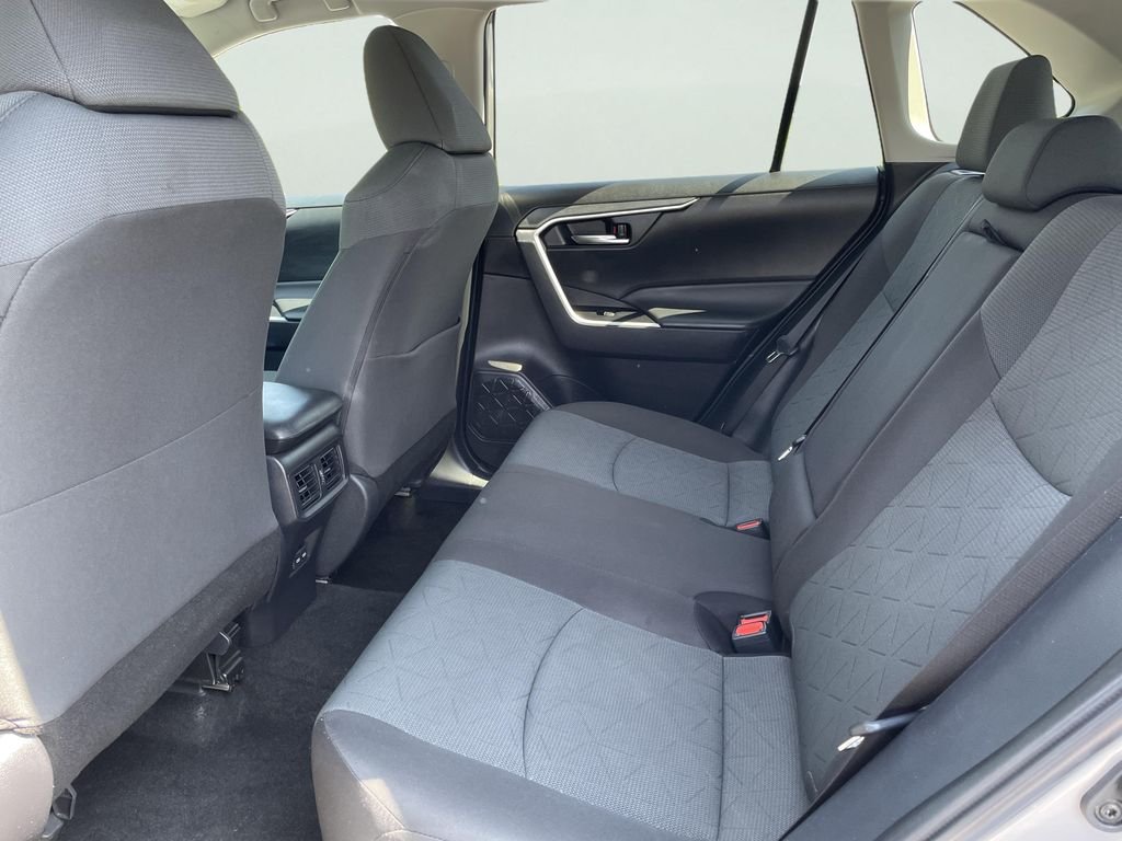 2024 Toyota RAV4 XLE - Photo 11
