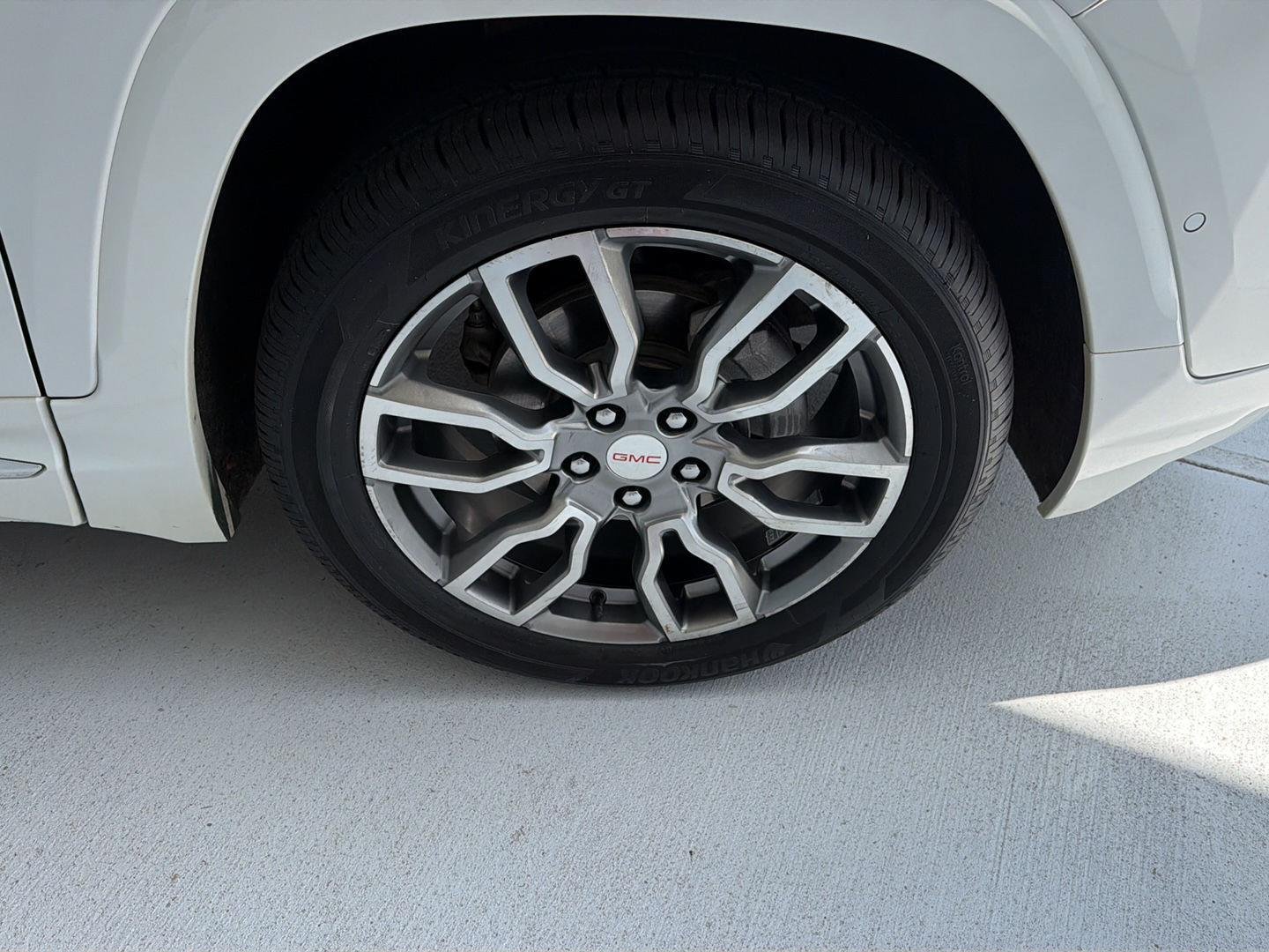Used 2024 White Frost Tricoat GMC Denali image 43