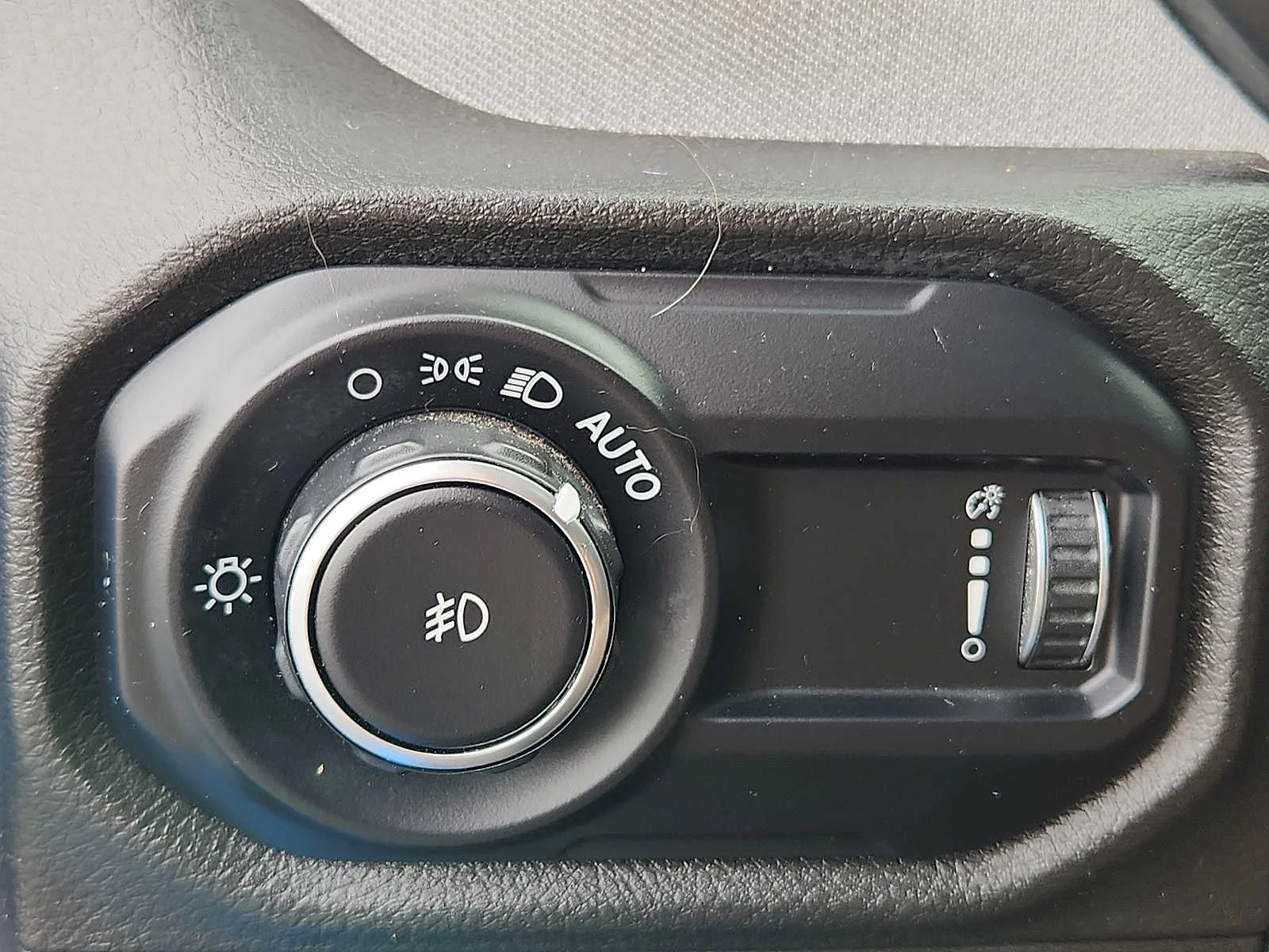 Used 2024 Hydro Blue Pearlcoat Jeep Sport S image 43